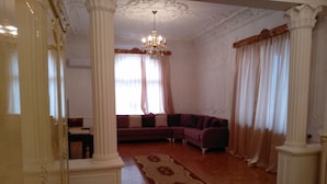 Unclassified image, 2 of 19, button - hotel Royal (Kutaisi)