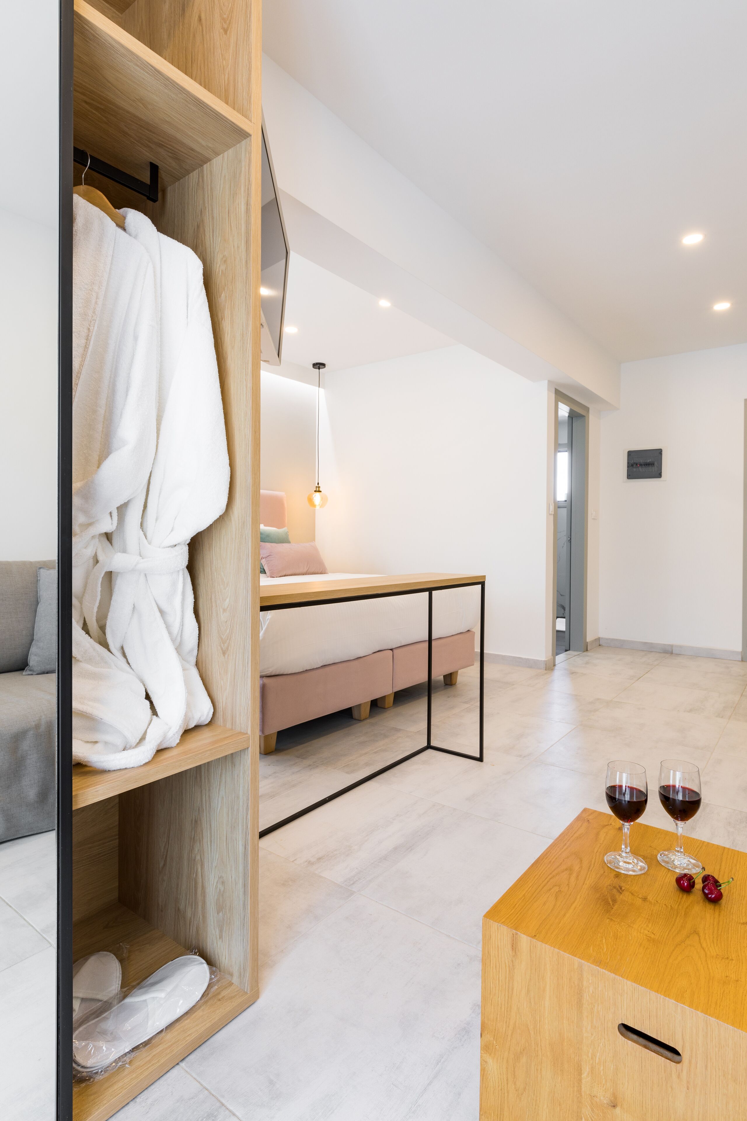 elegant suite | premium bedding, desk, soundproofing, free cots/infant beds