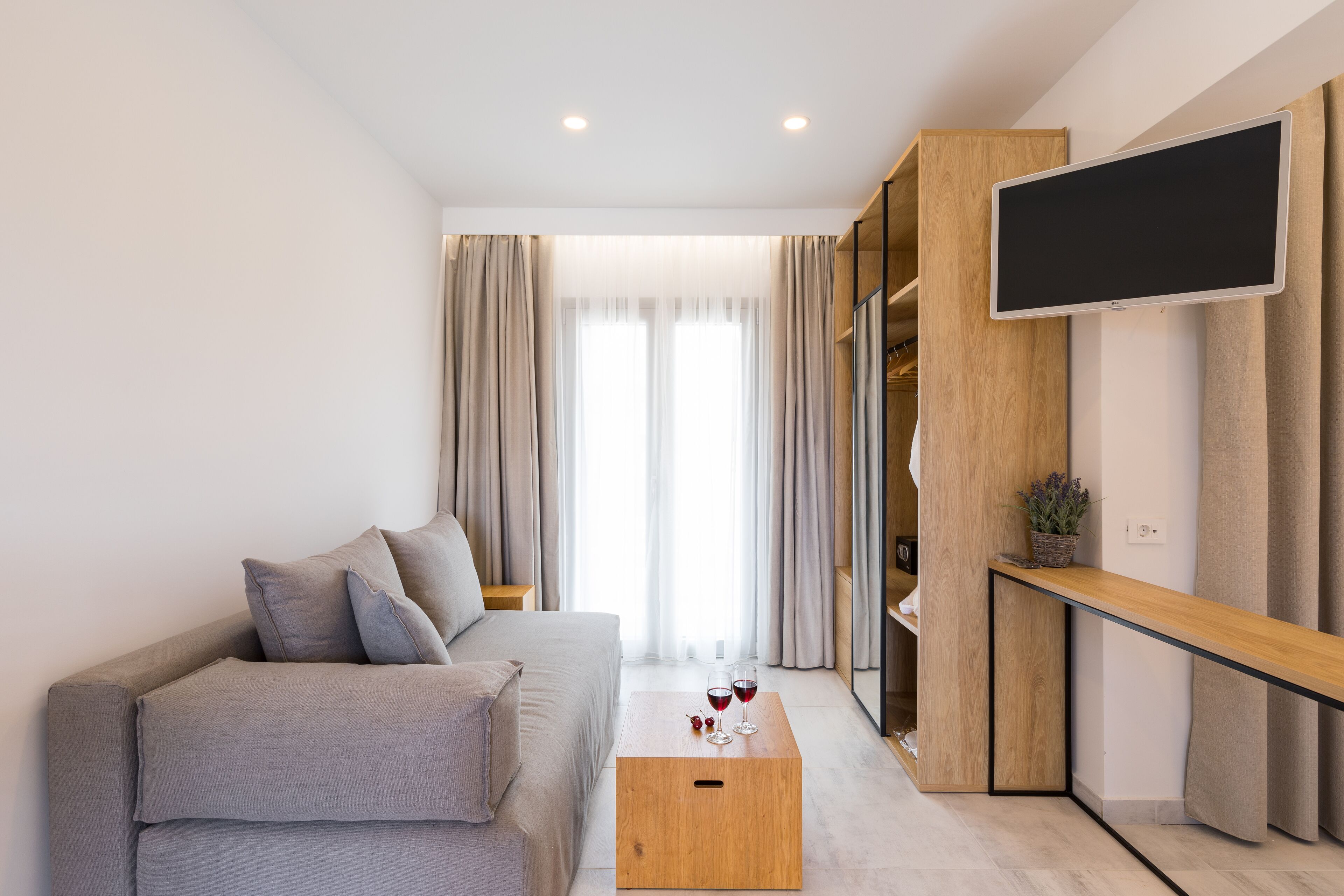 elegant suite | living room | flat-screen tv