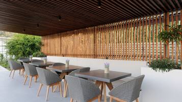 Free buffet breakfast