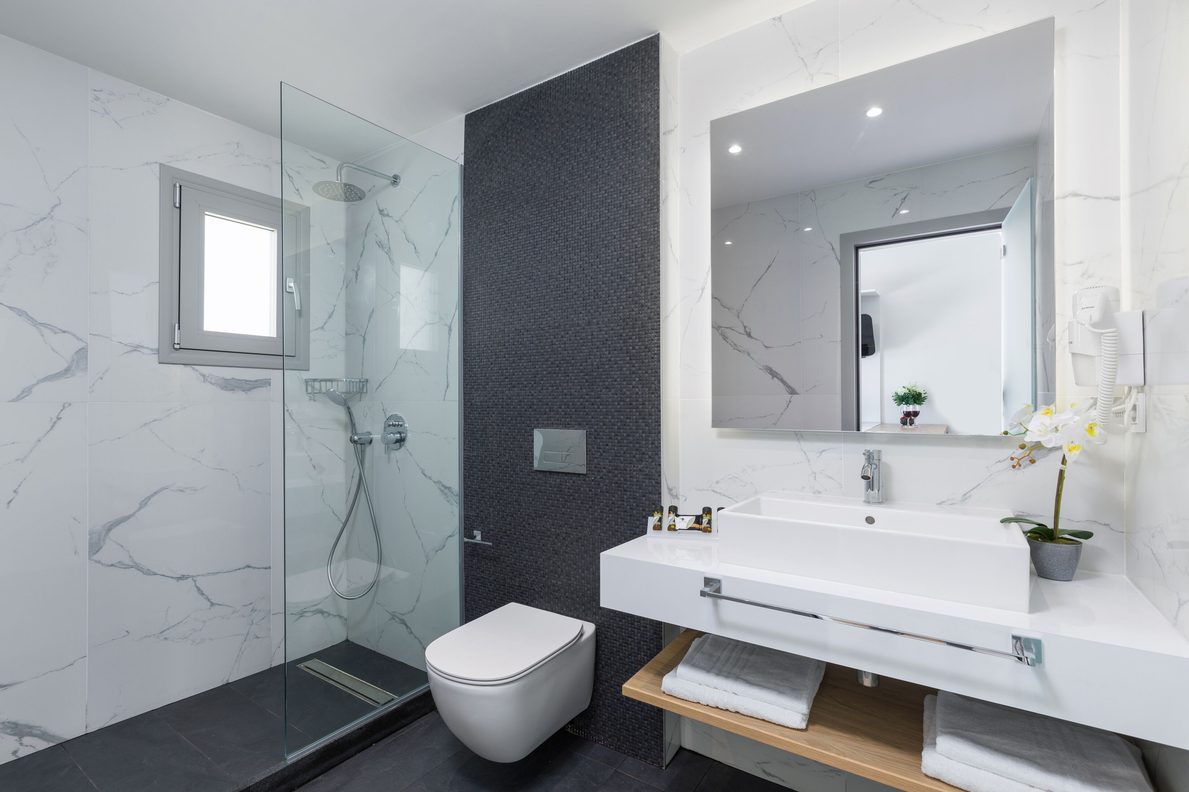 shower, free toiletries, hair dryer, towels