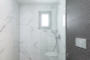 Bathroom shower - V Luxury Suites (Corfu)