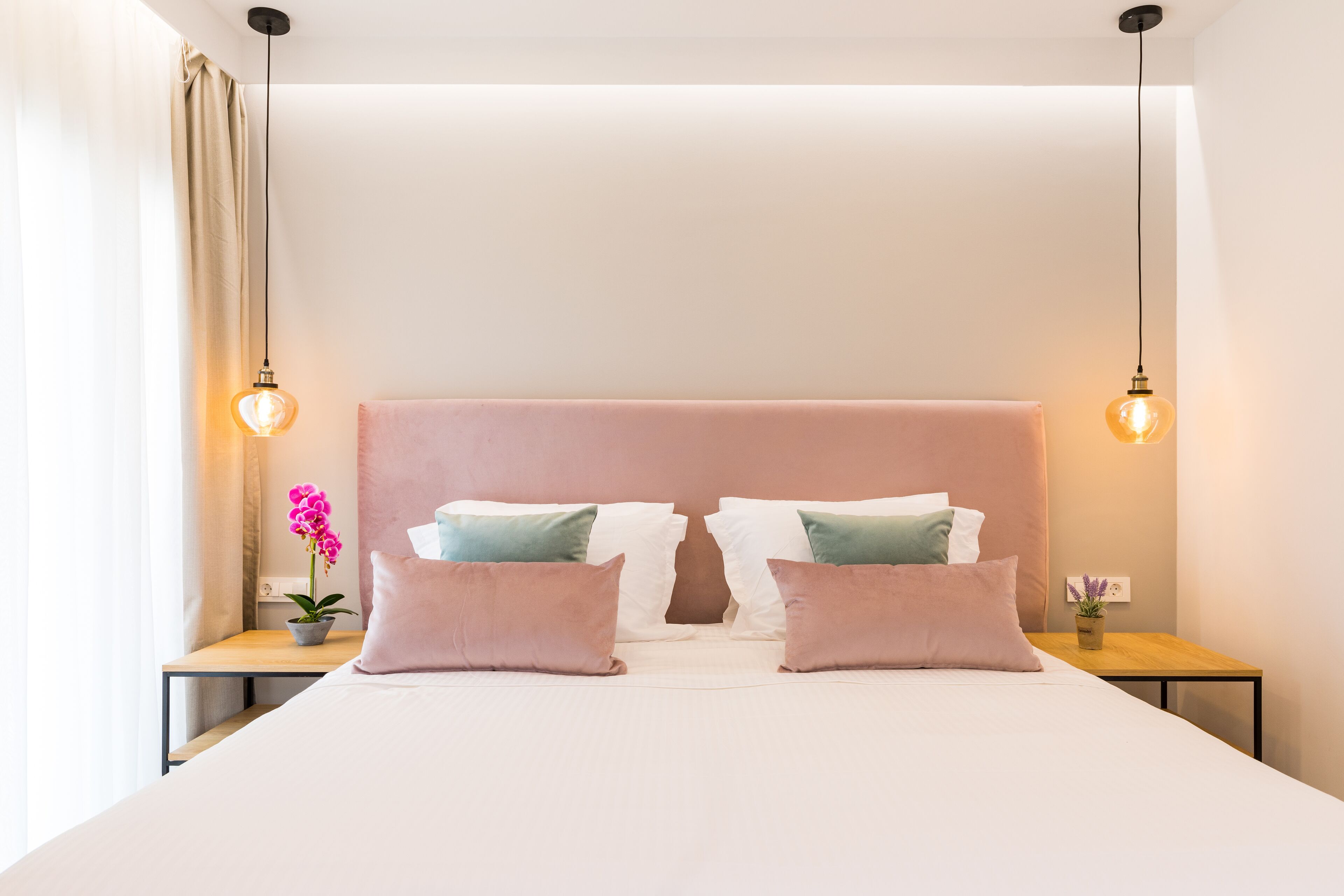 elegant suite | premium bedding, desk, soundproofing, free cots/infant beds