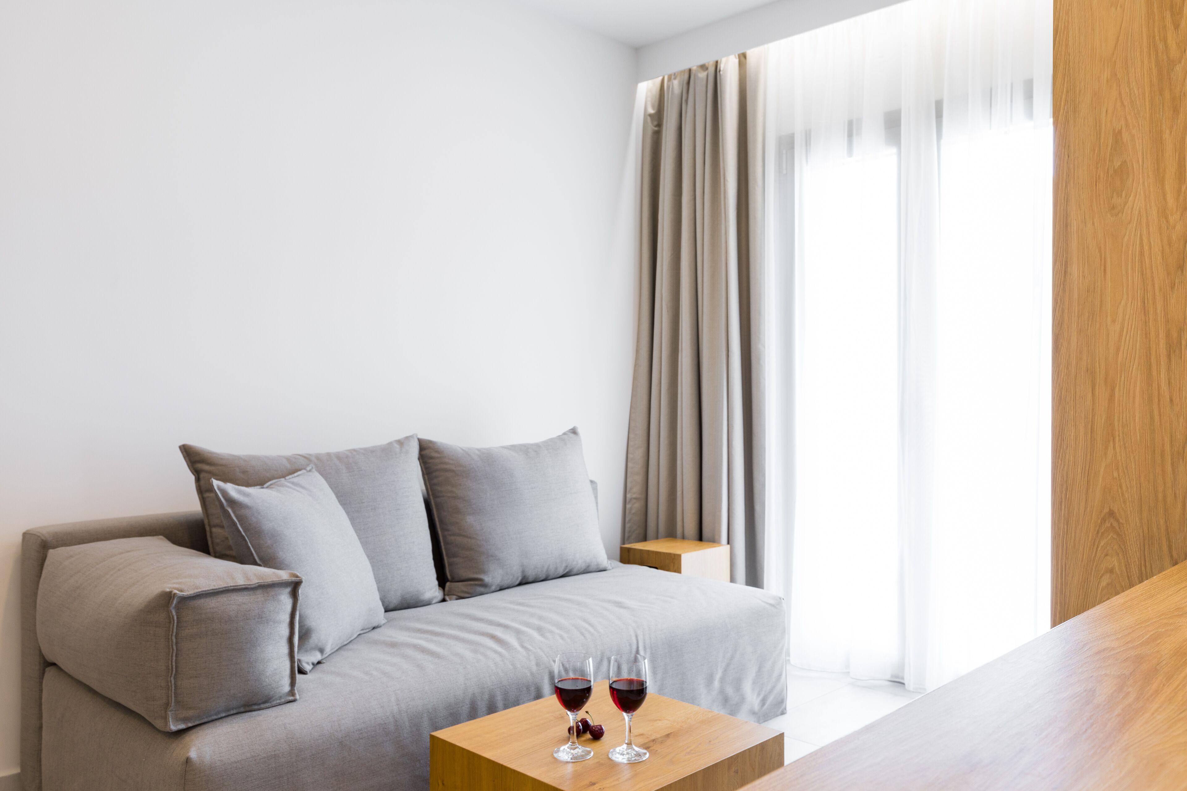 elegant suite | premium bedding, desk, soundproofing, free cots/infant beds