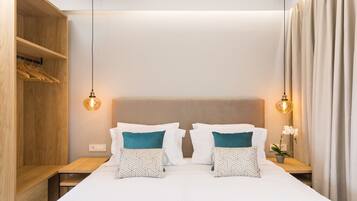 Premium bedding, desk, soundproofing, free cots/infant beds