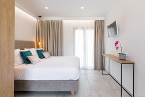 Ropa de cama de alta calidad, escritorio y sistema de insonorización 