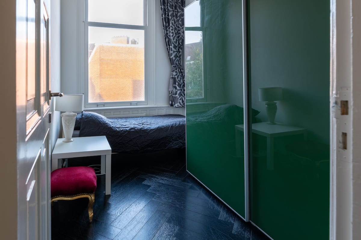 Enjoyable Stay | Free WiFi, bed sheets
