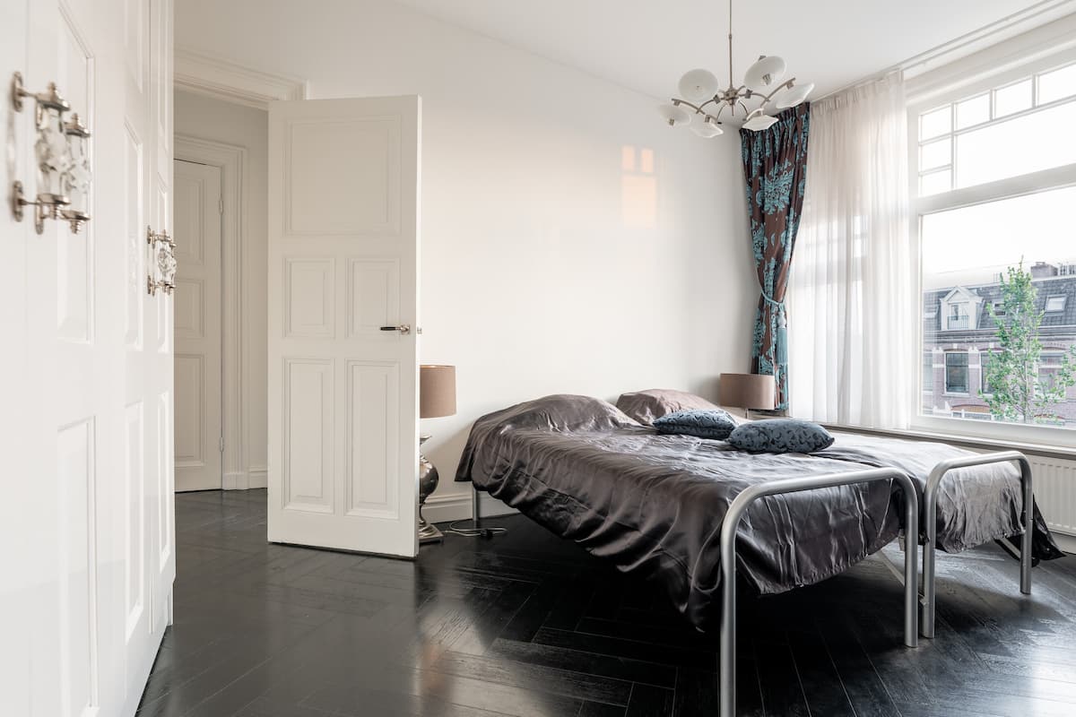 Comfortable Stay For One Or Two | Free WiFi, bed sheets