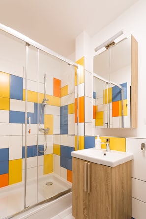 Single Room | Bathroom shower