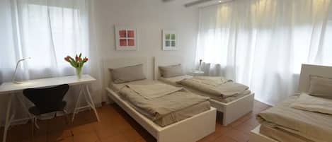 2 bedrooms, desk, iron/ironing board, WiFi