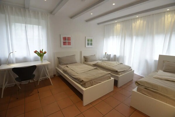 2 slaapkamers, een strijkplank/strijkijzer, wifi, beddengoed