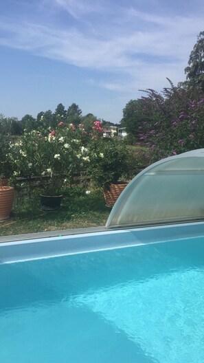 A heated pool - Apartment with pool near Frankfurt (Niederdorfelden)