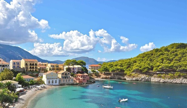 Ligstoelen aan het strand