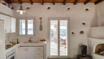 Fridge, microwave, dishwasher, coffee/tea maker