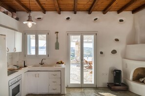 Fridge, microwave, dishwasher, coffee/tea maker - Villa Alenia Paros (Paros)