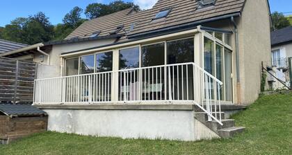 PETITE MAISON AVEC PARKING PRIVĂ PROCHE SUPER LIORAN