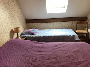 3 habitaciones y tabla de planchar con plancha 