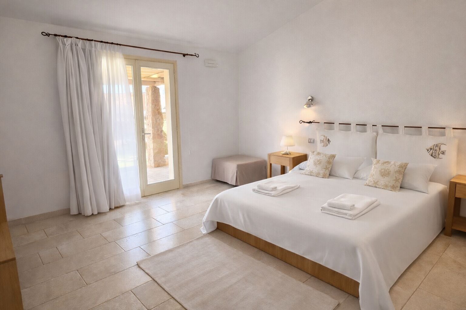 2 bedrooms, in-room safe, desk, travel crib