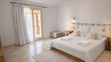 2 bedrooms, in-room safe, desk, travel crib