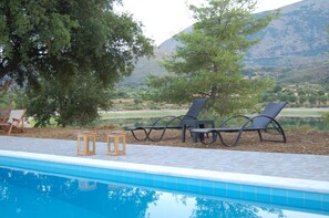 Seasonal outdoor pool, open 8:00 AM to 8:00 PM, sun loungers - Blue Lagoon Villas (Kefalonia)