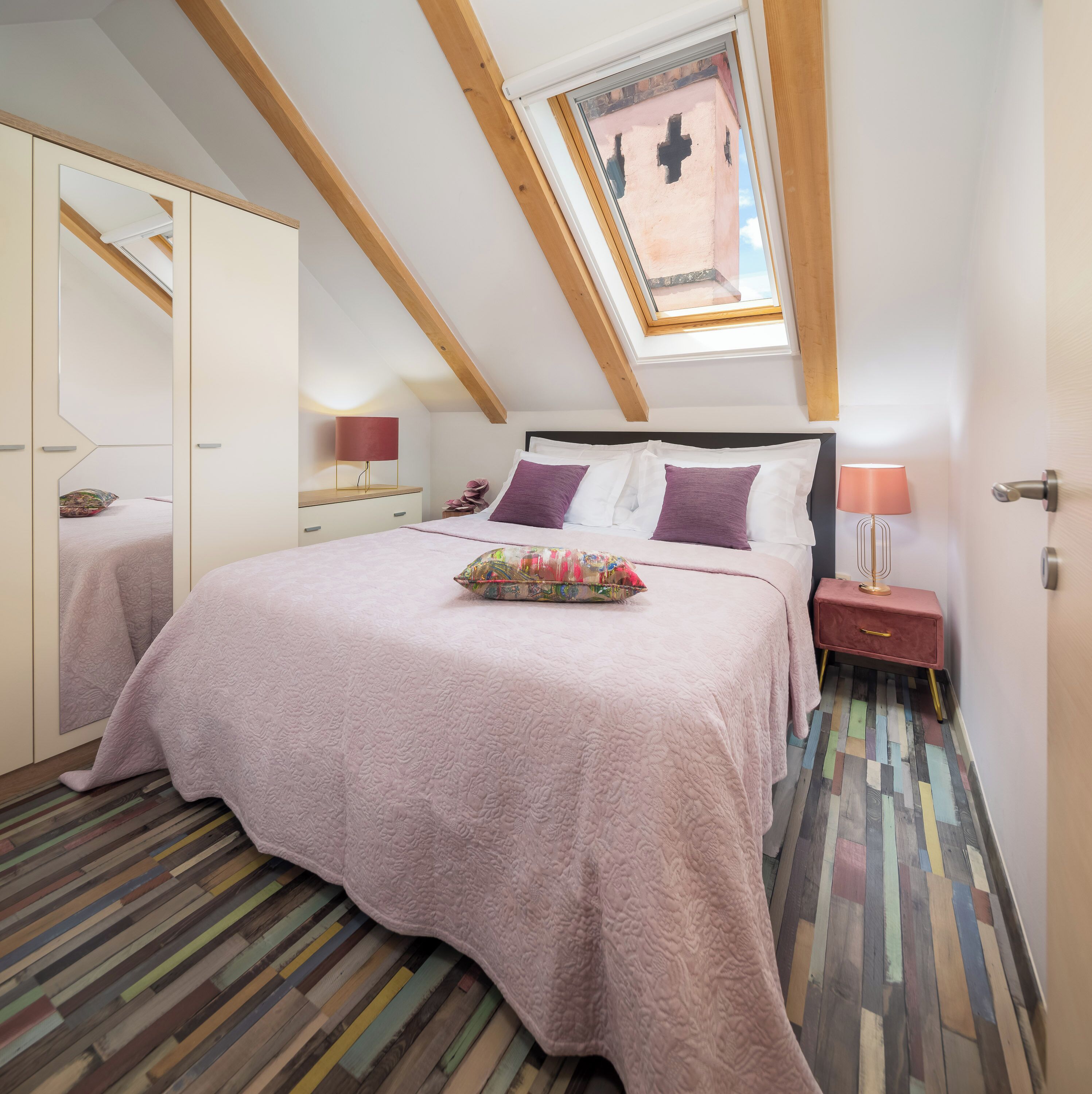 Ropa de cama de alta calidad y minibar 