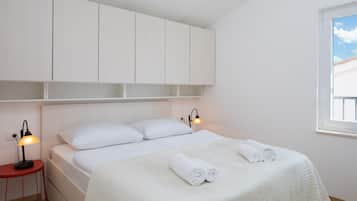 Villa | 3 bedrooms, in-room safe, desk, soundproofing