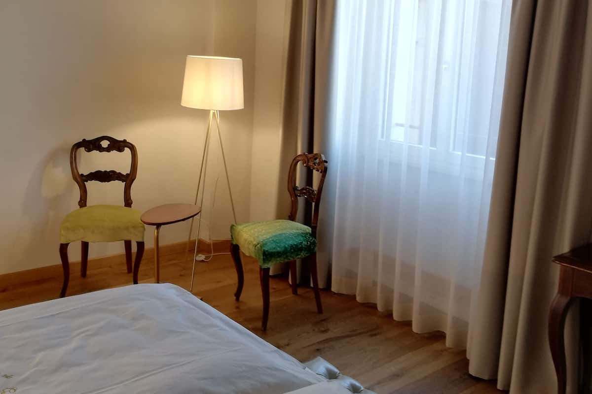 Minibar, coffres-forts dans les chambres, rideaux occultants