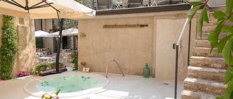 Baignoire à remous extérieure