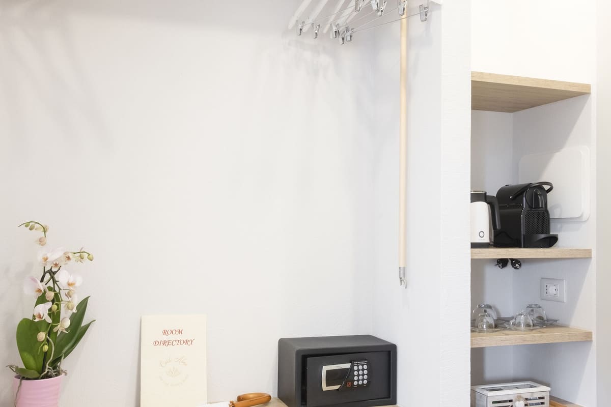 Camera Deluxe (Olivo) | Minibar, una cassaforte in camera, con stile personalizzato