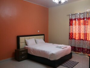 Executive Double Room | Desk, laptop workspace, iron/ironing board, free WiFi - The Escape Lodge (Lusaka)