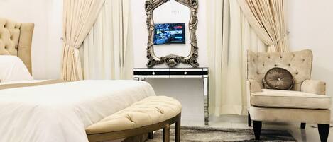 3 habitaciones, tabla de planchar con plancha, wifi y ropa de cama