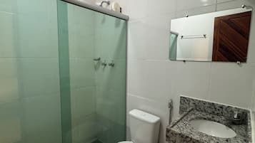 Pancuran mandi, tuala disediakan