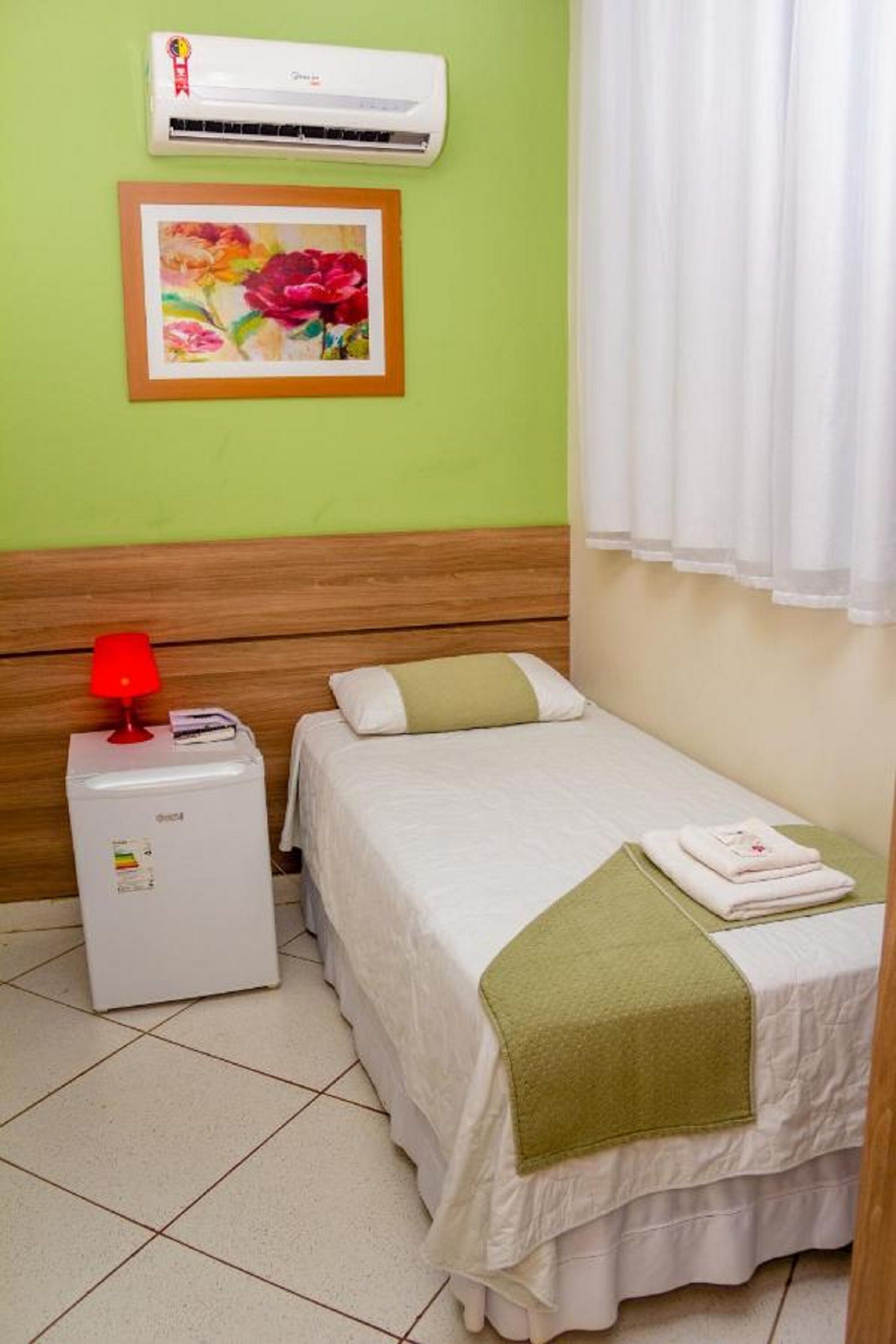 Minibar, wifi gratis y ropa de cama 