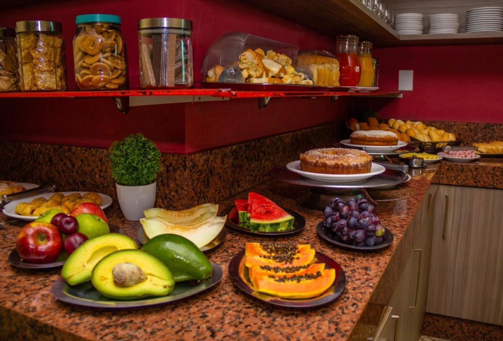 Free daily continental breakfast 