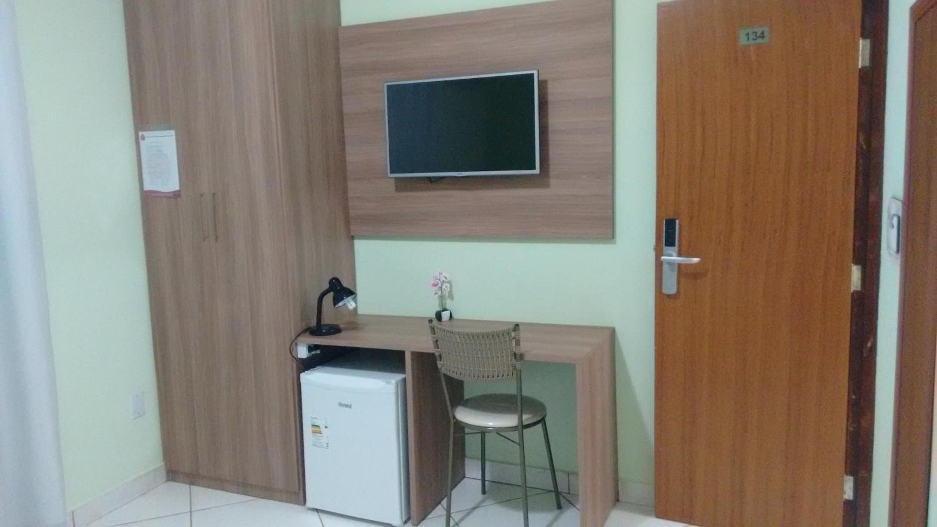 ميني بار وواي فاي مجانًا وملاءات أسرّة