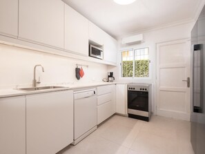 冷蔵庫、電子レンジ、オーブン、食器洗い機