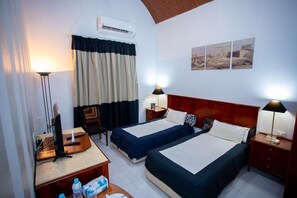 Quarto duplo | Cofres nos quartos, Wi-Fi de cortesia, roupa de cama