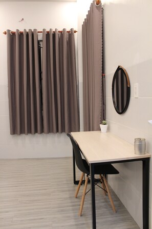 Chambre double, salle de bains commune | Commodité de la chambre