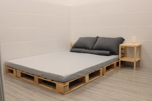 Schallisolierte Zimmer, kostenloses WLAN, Bettwäsche