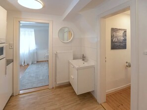 Dusche, Haartrockner, Handtücher, Seife