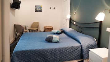 Camera doppia | 1 camera, minibar, una scrivania, Wi-Fi gratuito