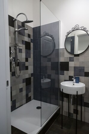 Double Room | Bathroom
