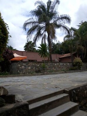 Free self parking - Zenith  lodge (Lusaka)