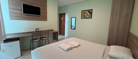 Dobbeltrom | Minibar, wi-fi (inkludert) og sengetøy