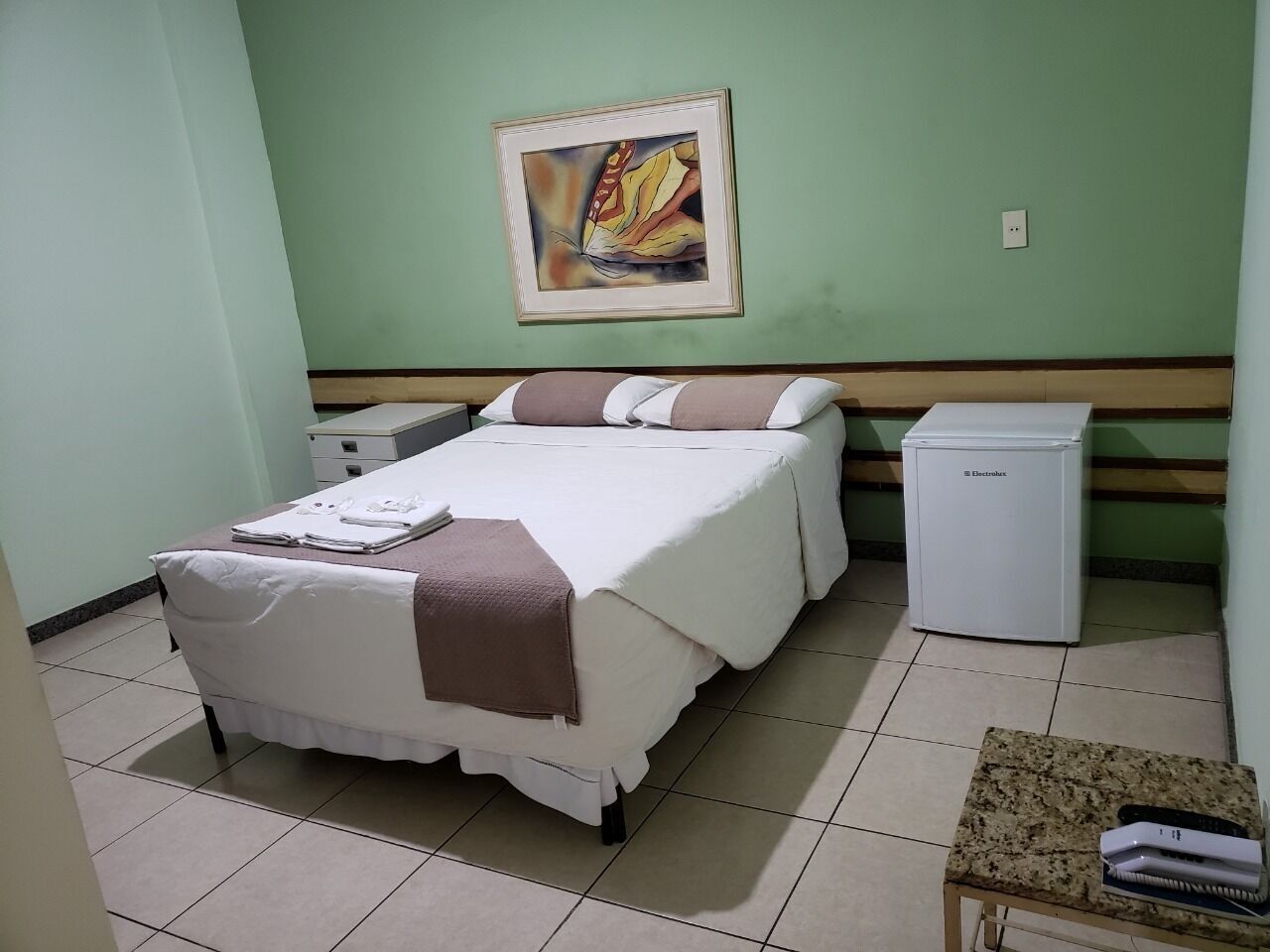 Minibar, free WiFi, bed sheets