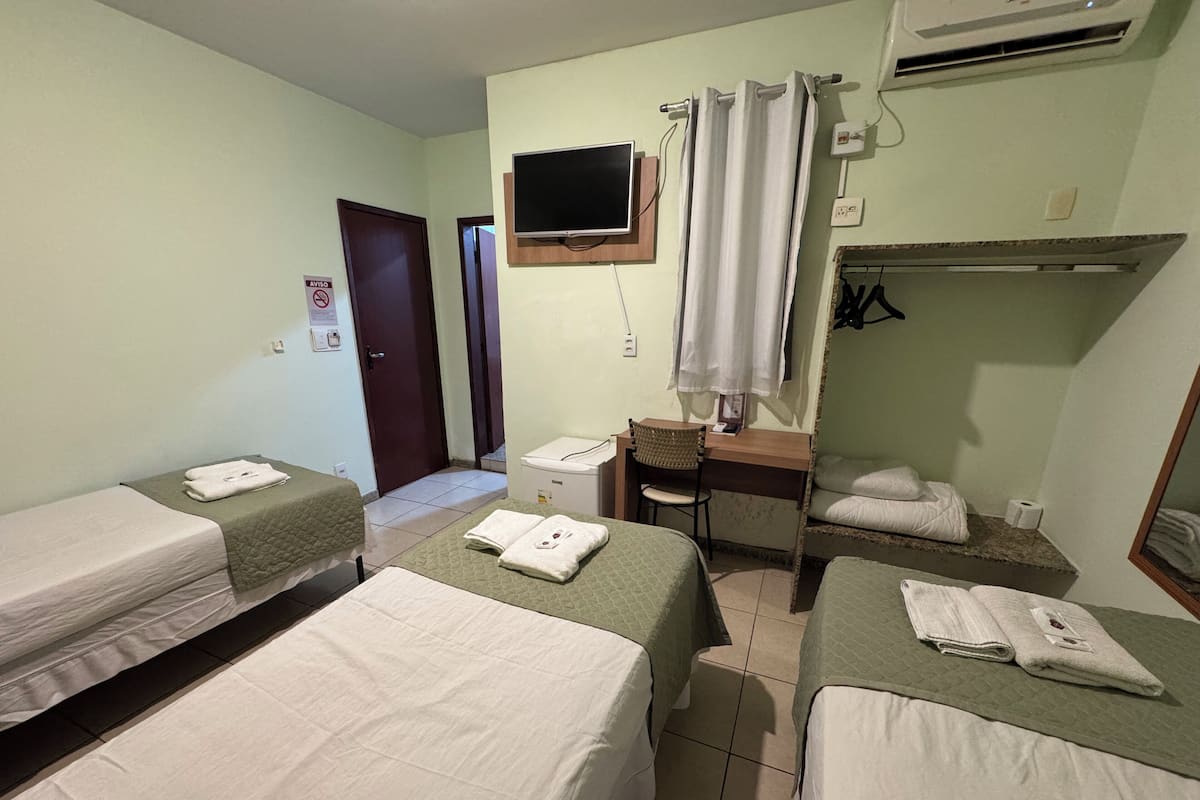 Triple Room | Minibar, free WiFi, bed sheets