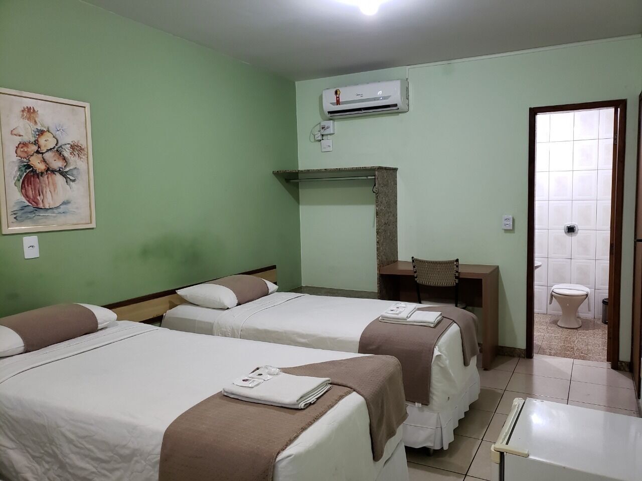 Minibar, free WiFi, bed sheets