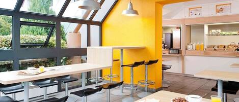 Dagelijks ontbijt met selfservice (EUR 5 per persoon)