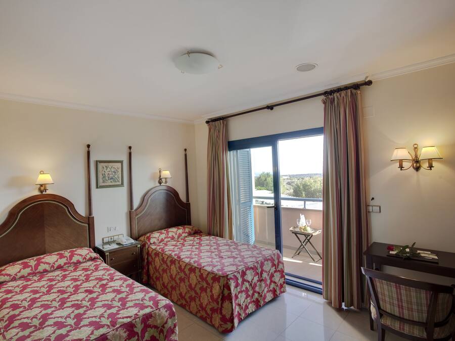 Twin Room | Minibar, desk, blackout curtains, iron/ironing board