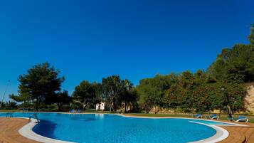 Seasonal outdoor pool